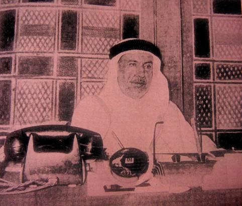 صورة لسمو الشيخ الراحل عبد الله السالم الصباح رحمه الله في مكتبه